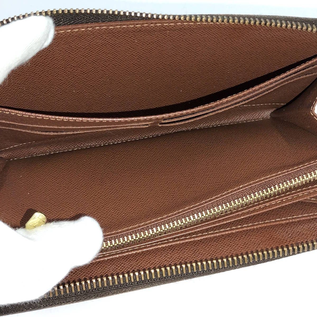 ラウンドファスナー長財布