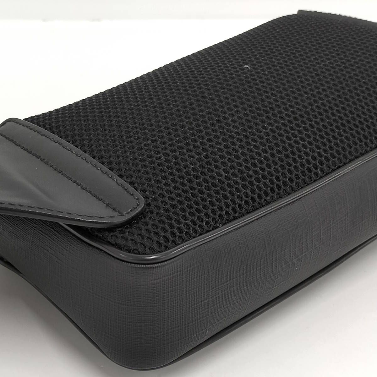 レザー ブラック系