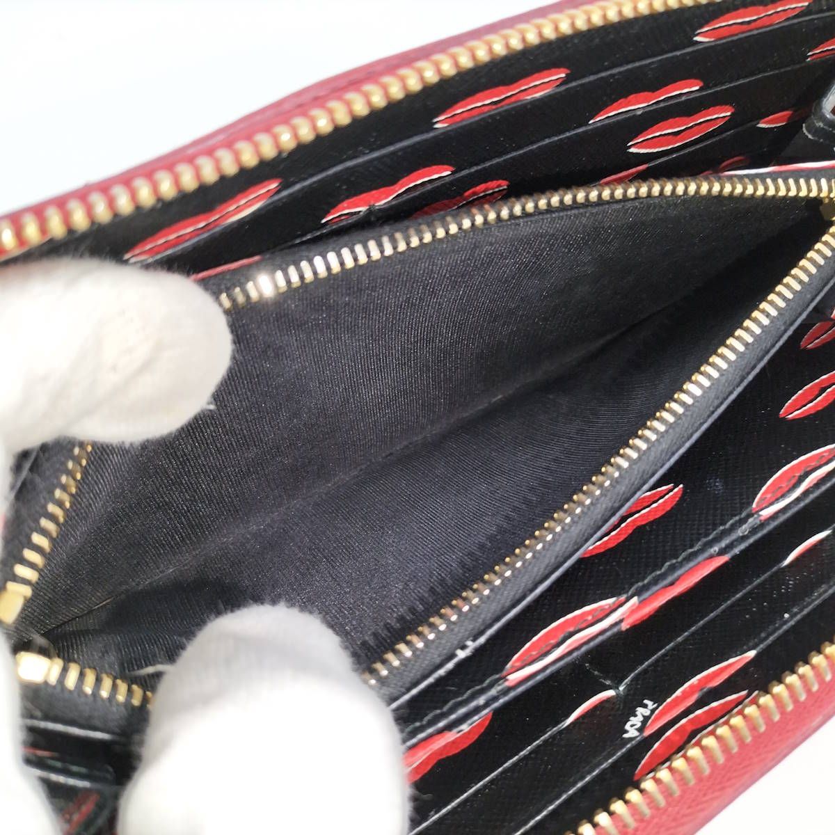 ラウンドファスナー長財布