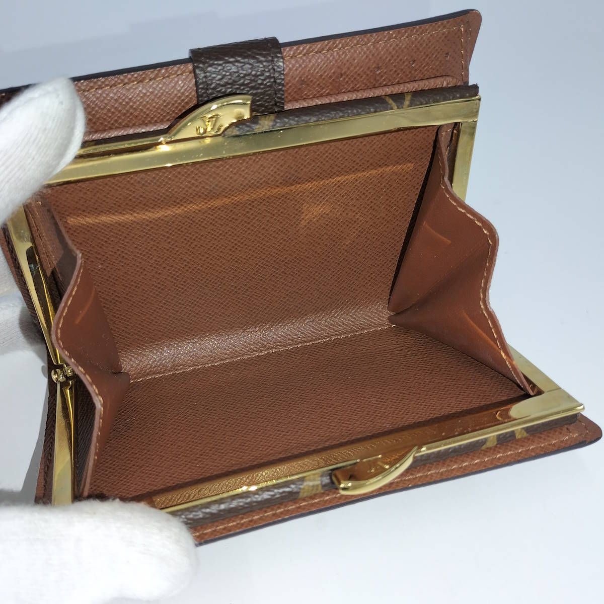 ポルトフォイユヴィエノワ 二つ折り財布