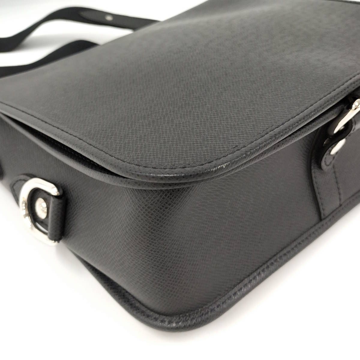 LOUIS VUITTON アンドレイ ショルダーバッグ タイガ レザー