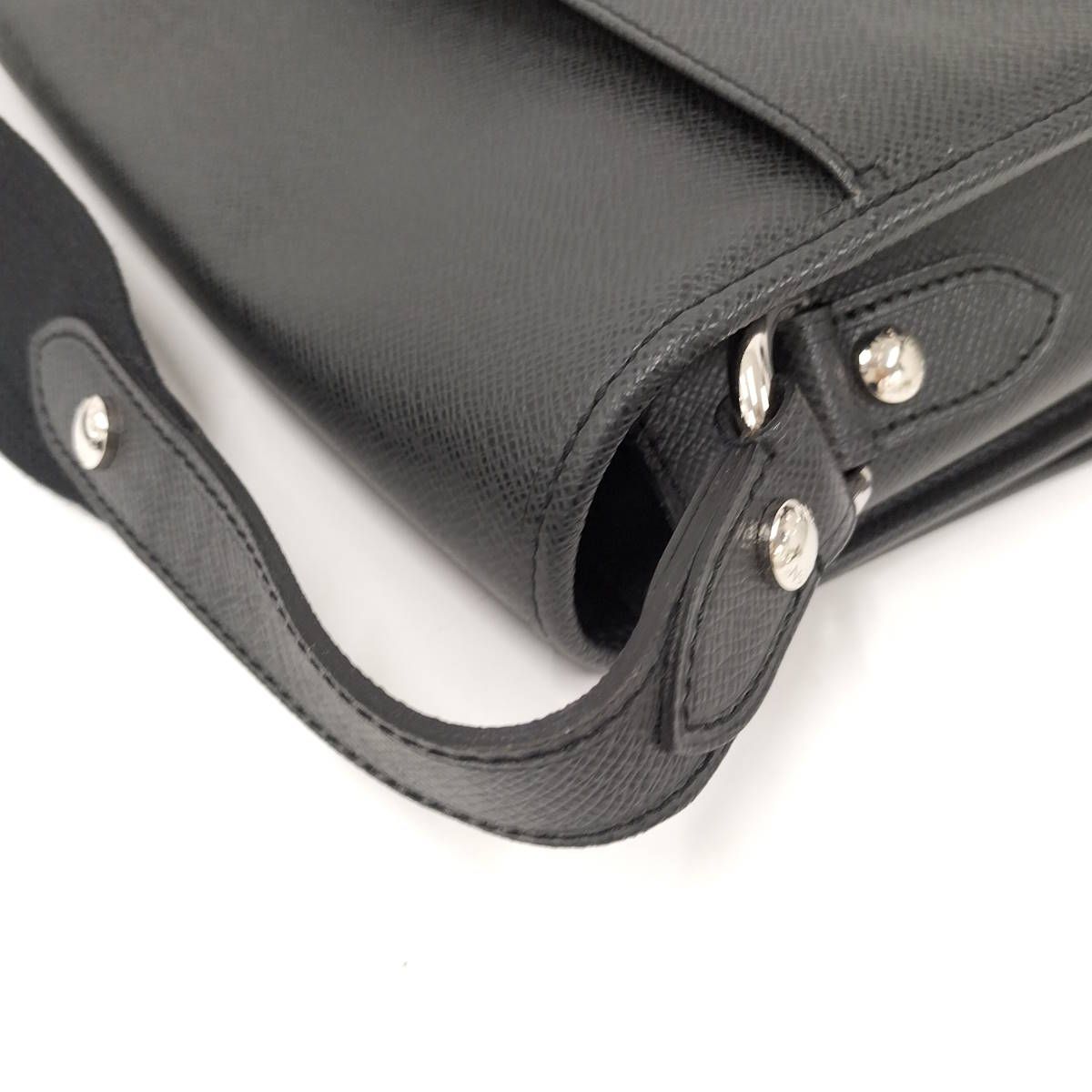 LOUIS VUITTON アンドレイ ショルダーバッグ タイガ レザー