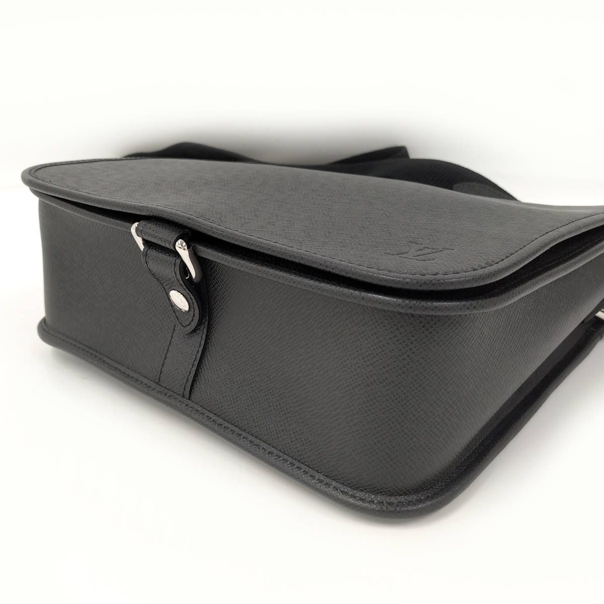 LOUIS VUITTON アンドレイ ショルダーバッグ タイガ レザー