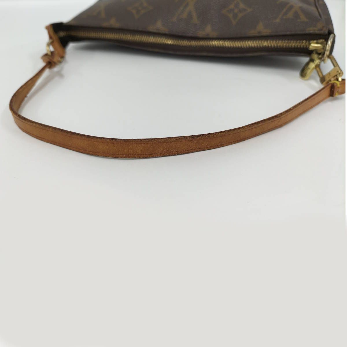 モノグラム ブラウン