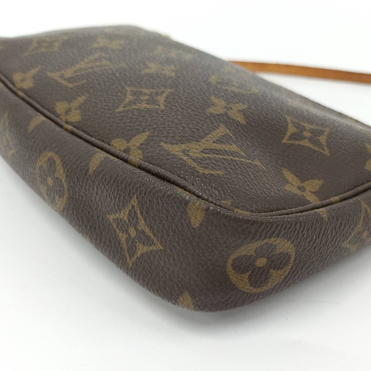 モノグラム ブラウン