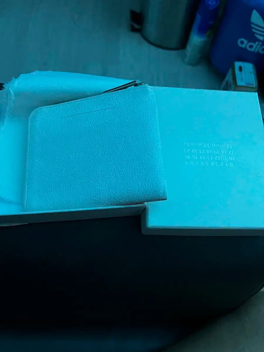 メゾンマルジェラ ジッパー二つ折り財布