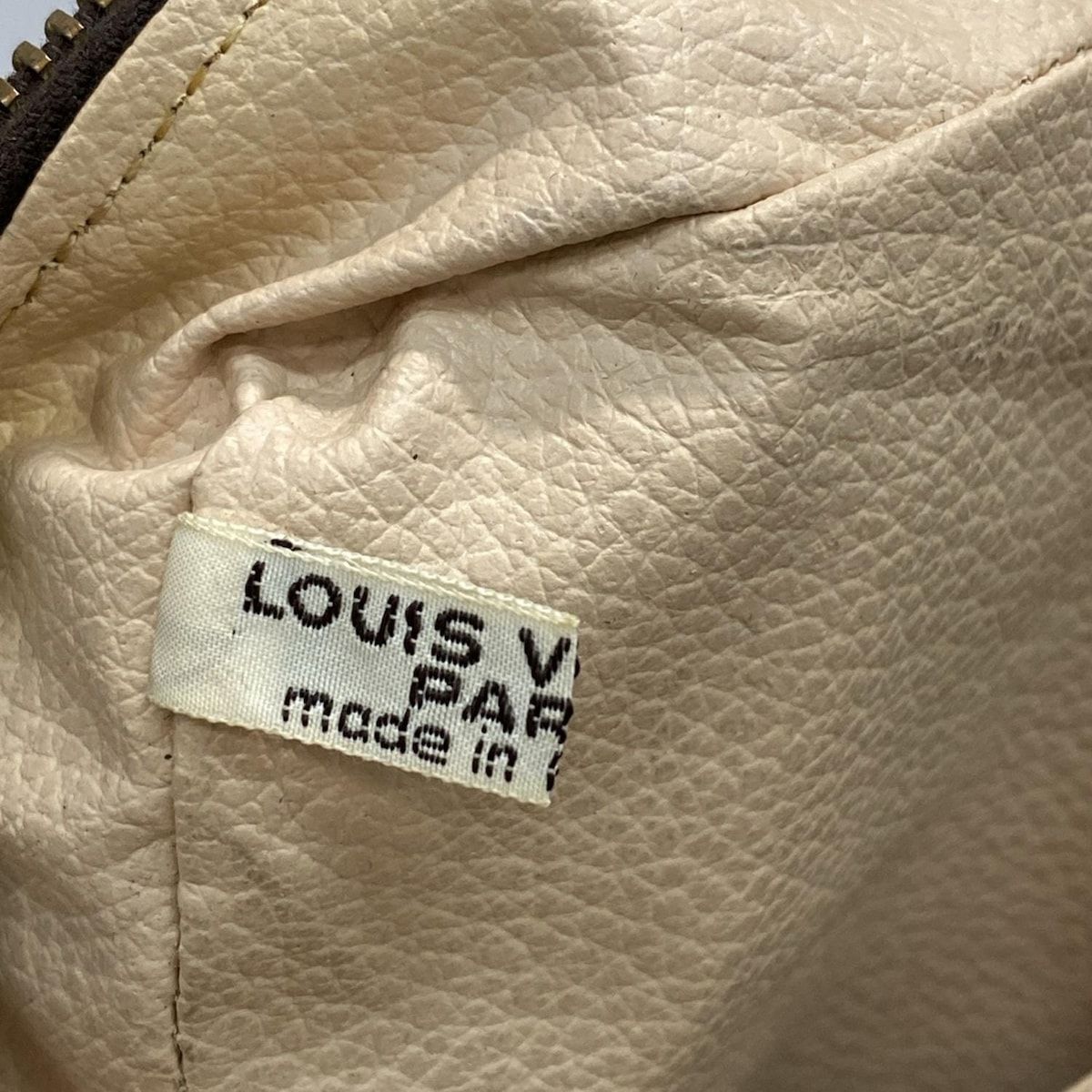 LOUIS VUITTON(ルイヴィトン) ポーチ モノグラム トゥルース