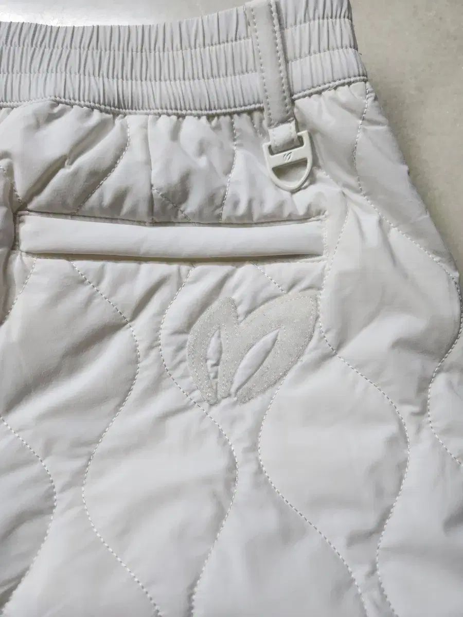 マスタバニーゴルフ ダウンハーフパンツ