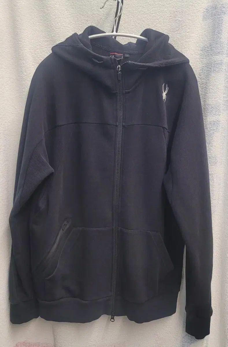 スパイダーフーディー ジップアップ ブラック