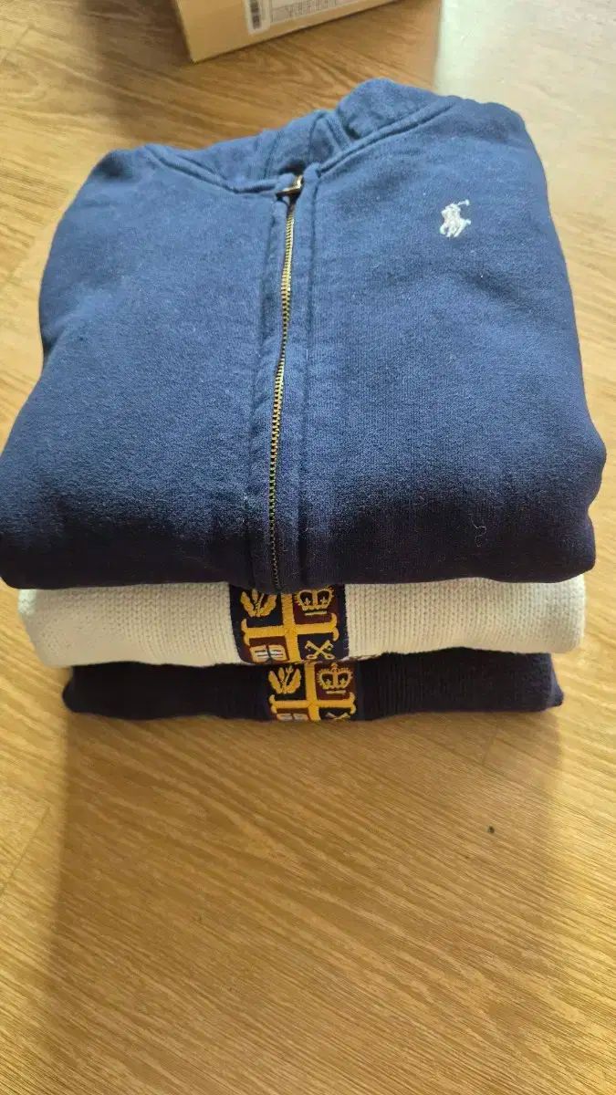 ポロガールズ ニットとジップアップ