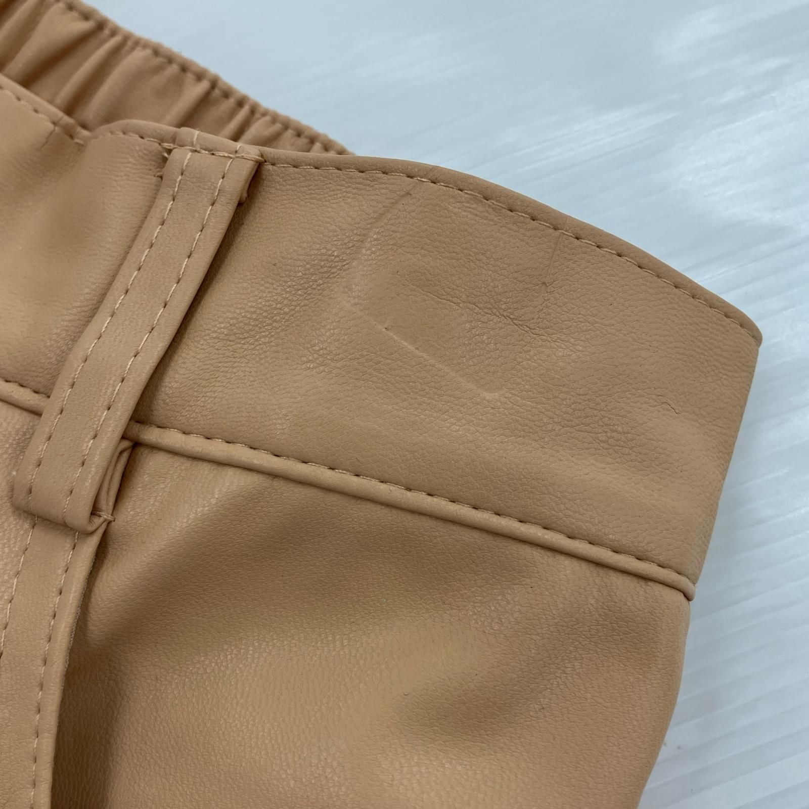 AMERI アメリ フェイクレザーパンツ sizeM/ベージュ - メルカリ