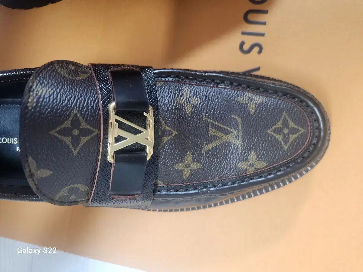 Louis Vuitton モノグラム メイジャー ローファー 靴