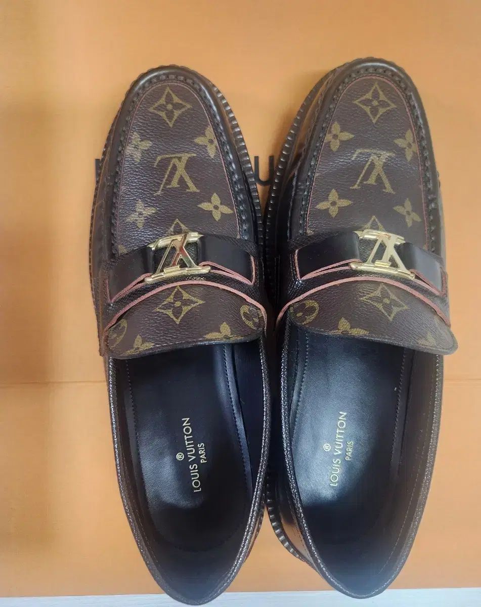 Louis Vuitton モノグラム メイジャー ローファー 靴