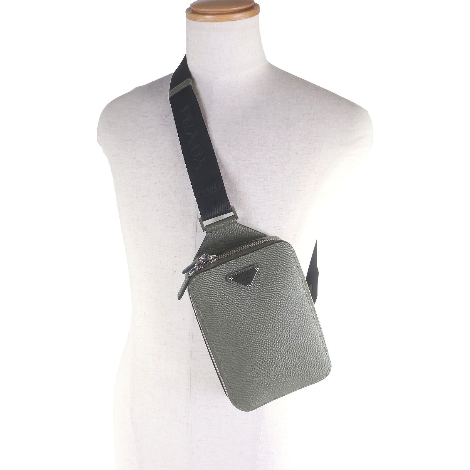 極美品□PRADA プラダ 2VZ106 サフィアーノレザー ブリック