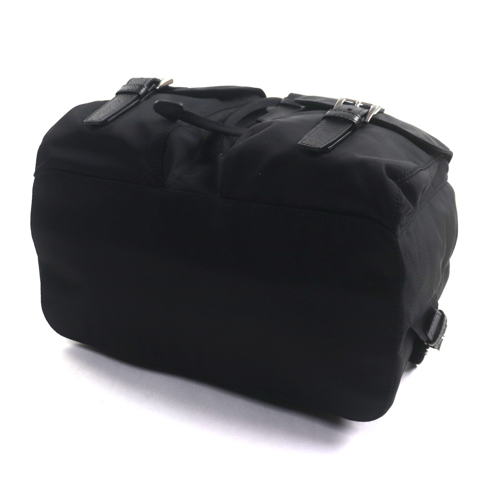 NYLON トライアングルロゴ