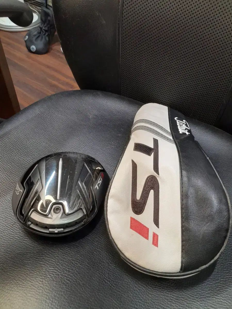  タイトリスト TSi 3 ドライバー 9度 ヘッドカバー です その他 ラウンド用品 アクセサリー