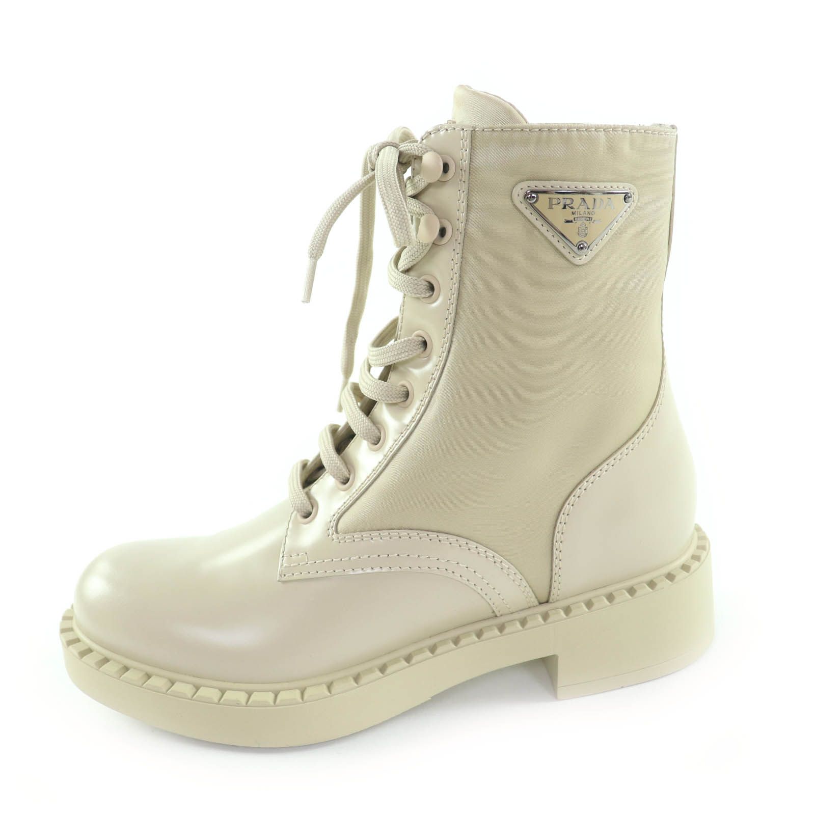 PRADA ショートブーツ Re Nylon ナイロン レザー 三角プレート 新作*PRADA*ロゴ入レザー&ナイロンミドルブーツ 8.5cmヒール (PRADA