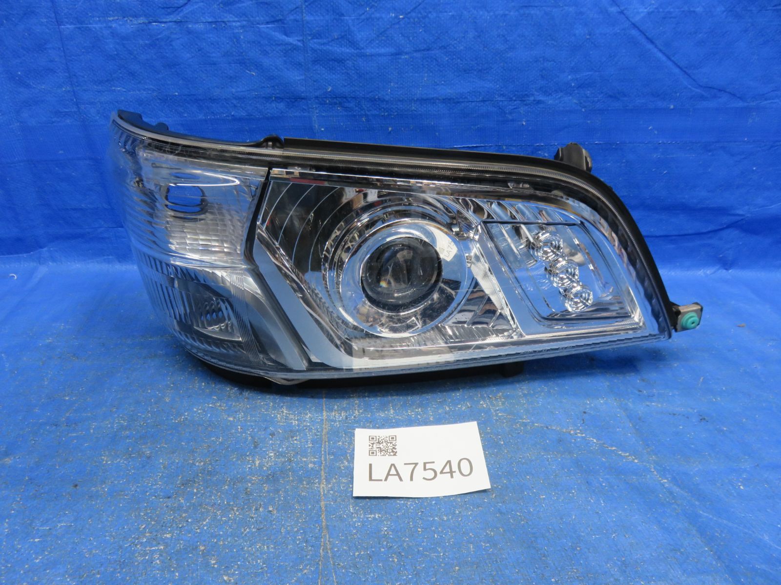 LA7540* 現状渡し ダイナ XZC600/XZU700 (右) ヘッドライト/LED ヘッド