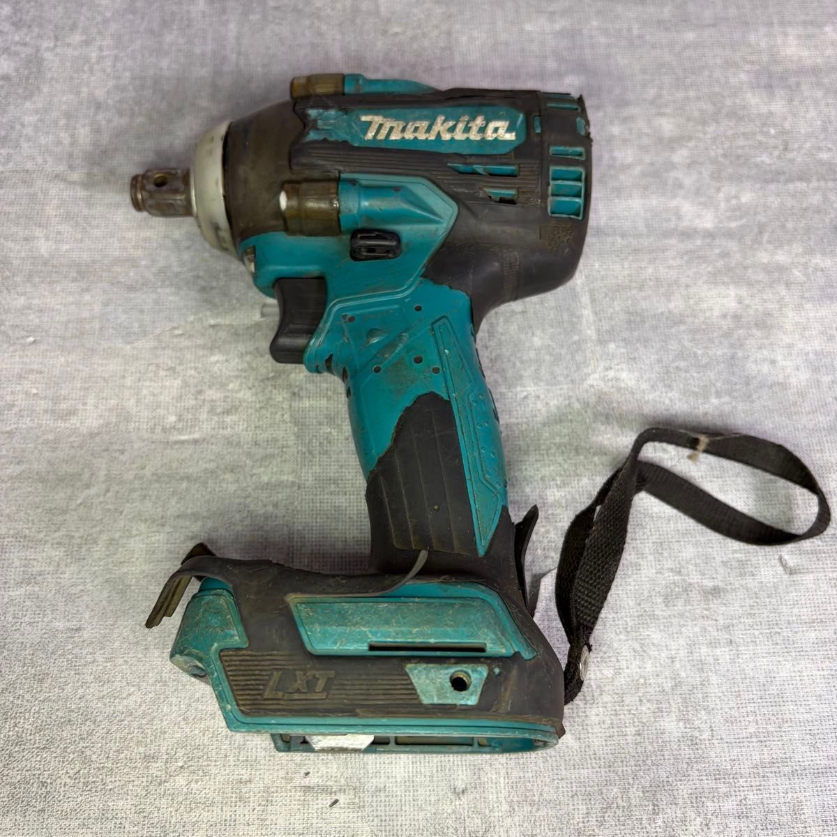 現状品 マキタ makita TW300D 充電式インパクトレンチ 軸ブレ ジャンク