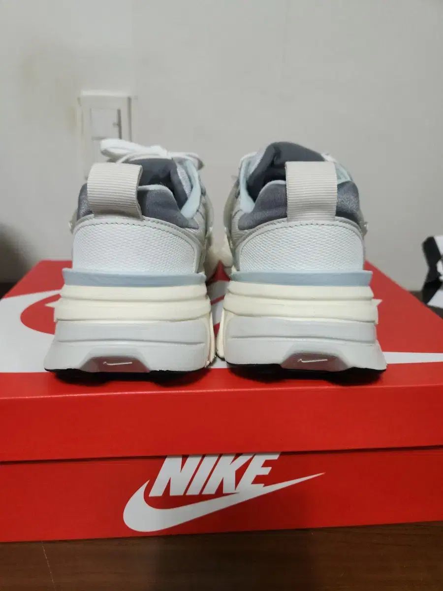  ナイキ スニーカー 2足 P 6000 V 2 K 28 5 サイズ キャンプマット チェアカバー 登山靴 トレッキングシューズ アウトドアシューズ