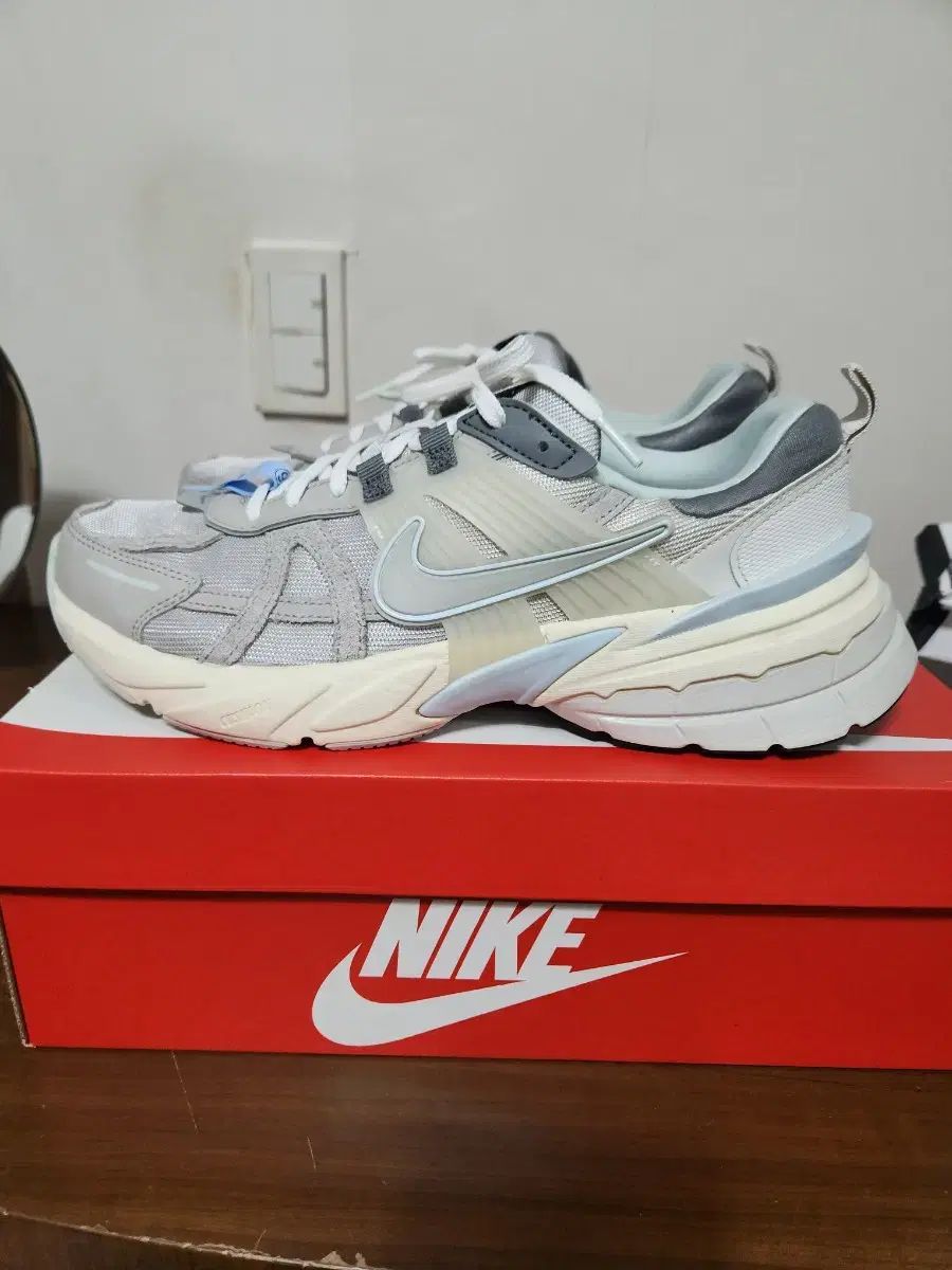 ナイキ スニーカー 2足 P-6000 V2K 28.5 サイズ