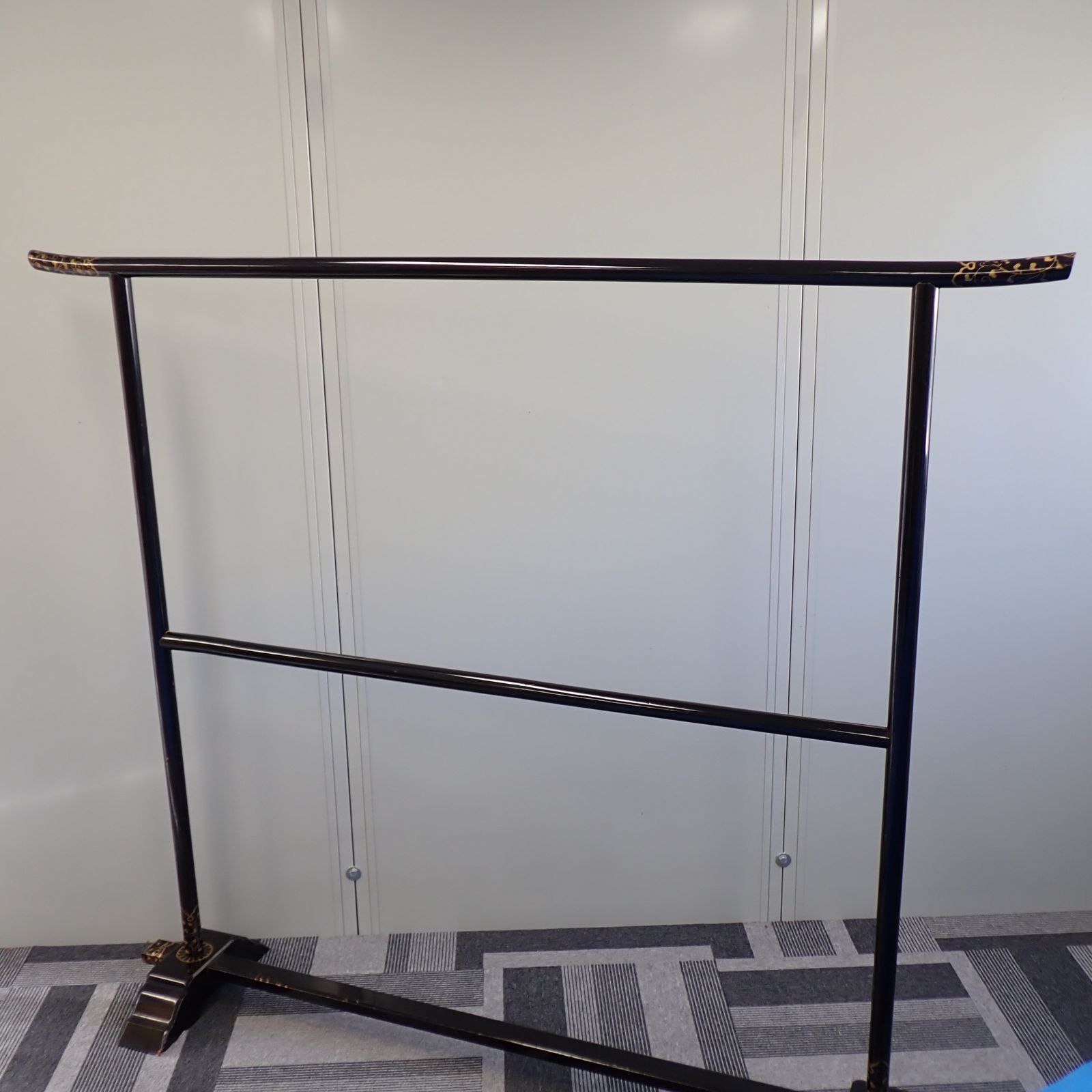 衣桁★角衣桁飾り金具なし 黒塗★着物掛け★打掛・タペストリー　新品 衣桁☆角衣桁飾り金具なし 黒塗☆着物掛け☆打掛・タペストリー 新品