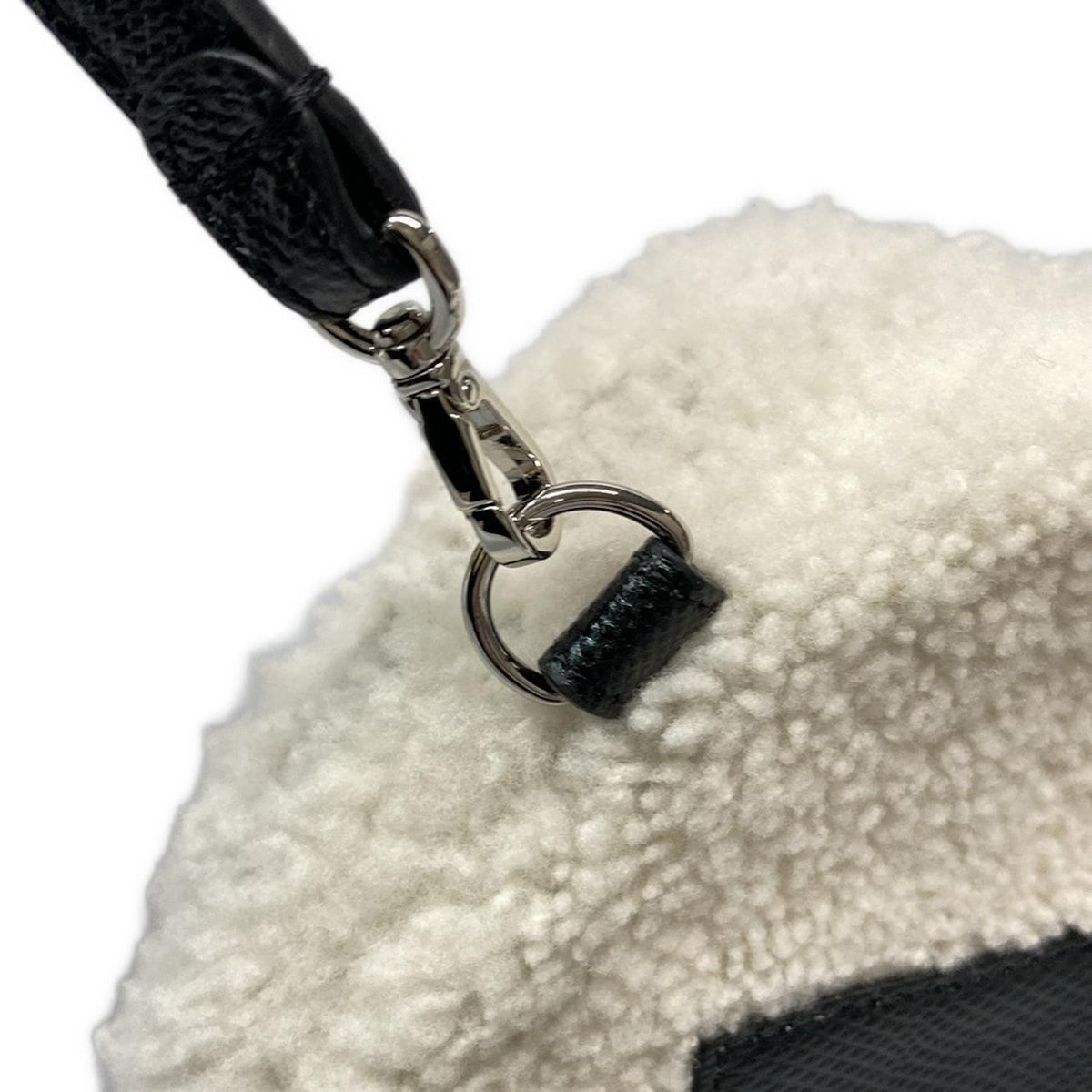 ストラップ着脱可 レザー