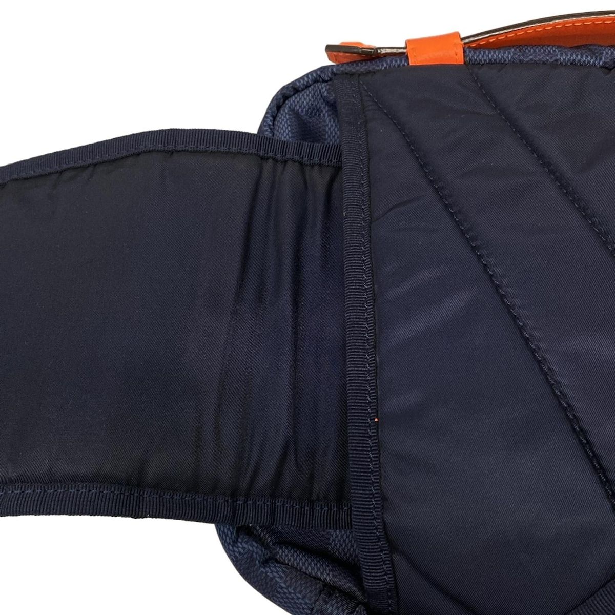 劣化による生地剥がれあり