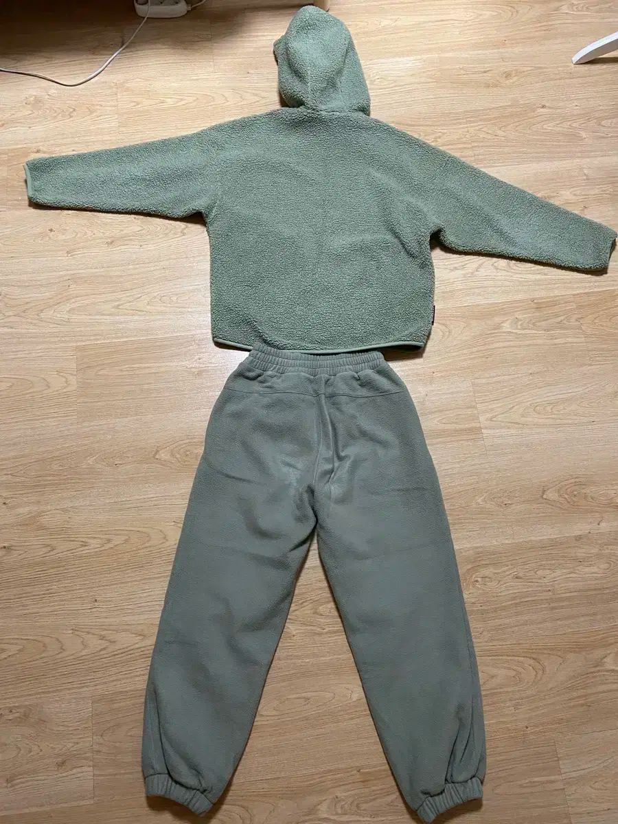 フリース ジップアップ