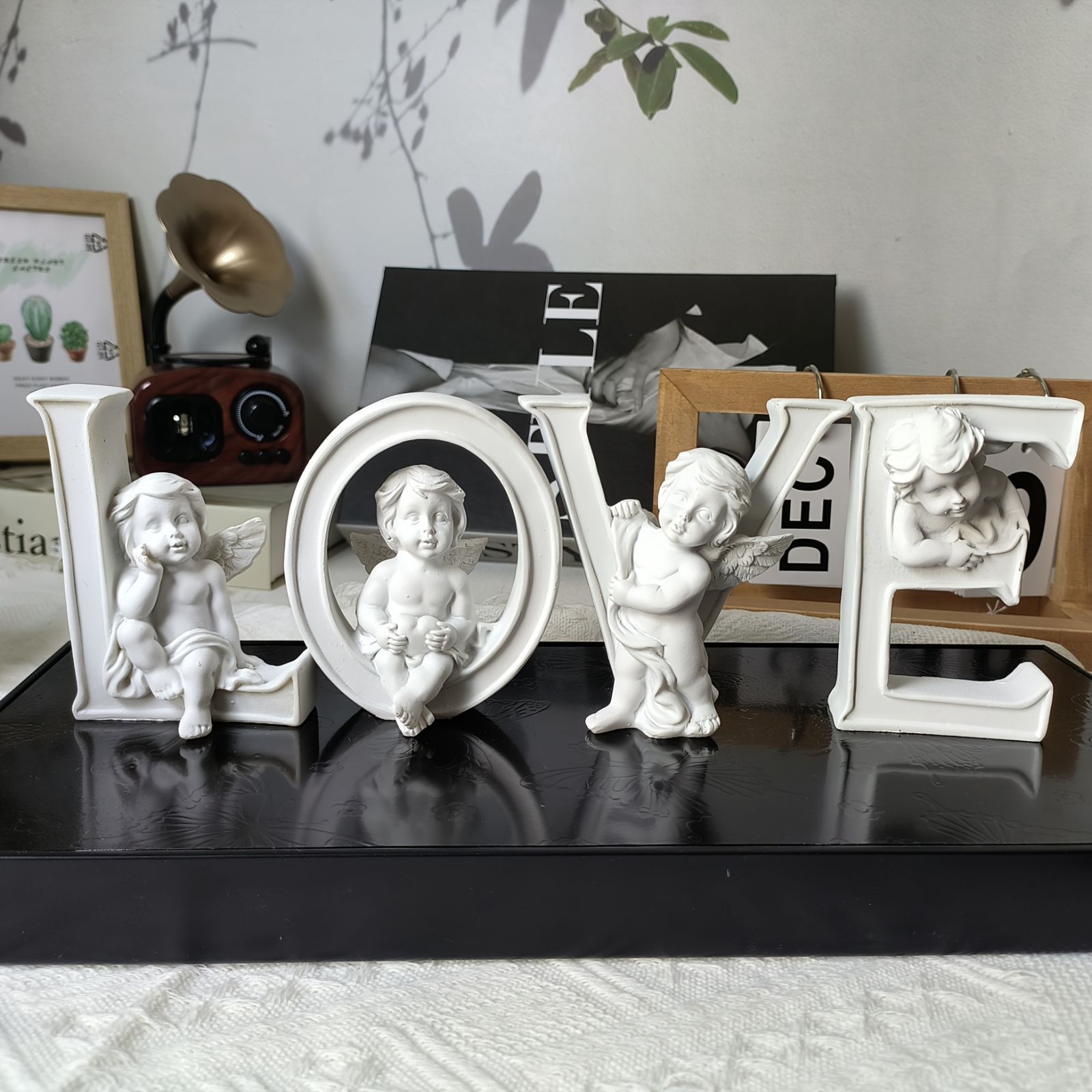 オブジェ オーナメント 置物 装飾品 LOVE ラブ 愛 恋愛 天使 エンジェル 彫刻 北欧 おしゃれ お洒落 かわいい キュート 癒し 玄関 リビングルーム ダイニング 寝室 子供部屋 書斎 廊下 卓上 デスク テーブル 棚 ベッドサイド プレゼント