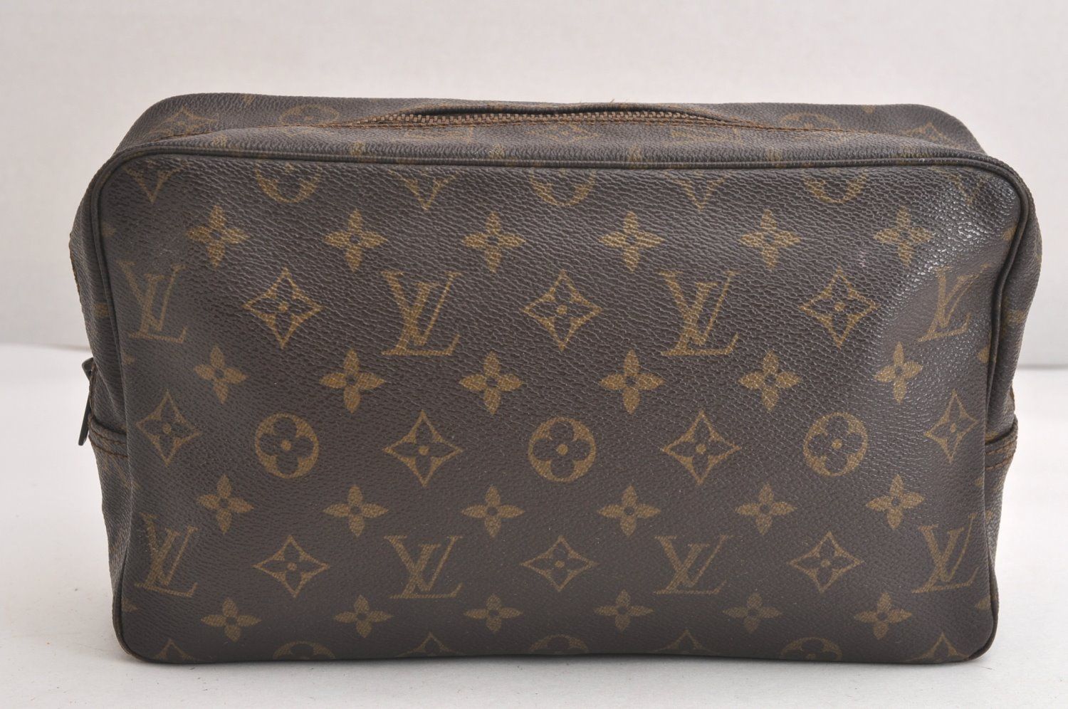 LOUIS VUITTON ルイヴィトン モノグラム トゥルース トワレット 28