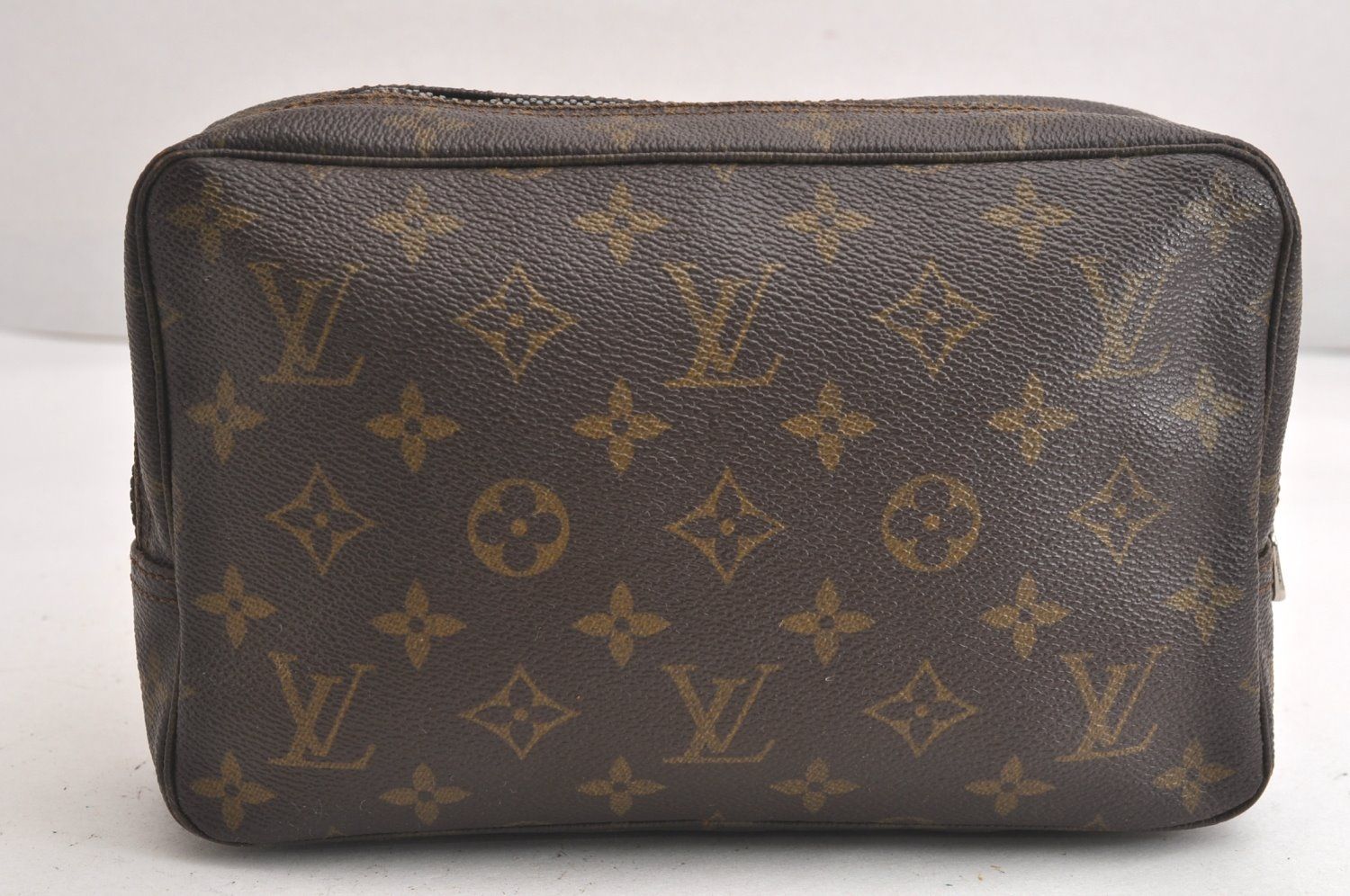 LOUIS VUITTON ルイヴィトン モノグラム トゥルース トワレット 23