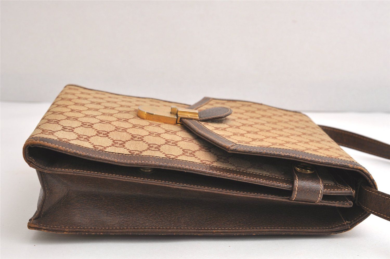 ショルダークロスボディーバッグ