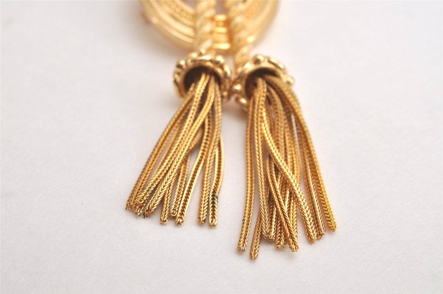 Christian Dior 紐モチーフ ブローチ メタル ゴールド Christian Dior 紐モチーフ ブローチ メタル ゴールド