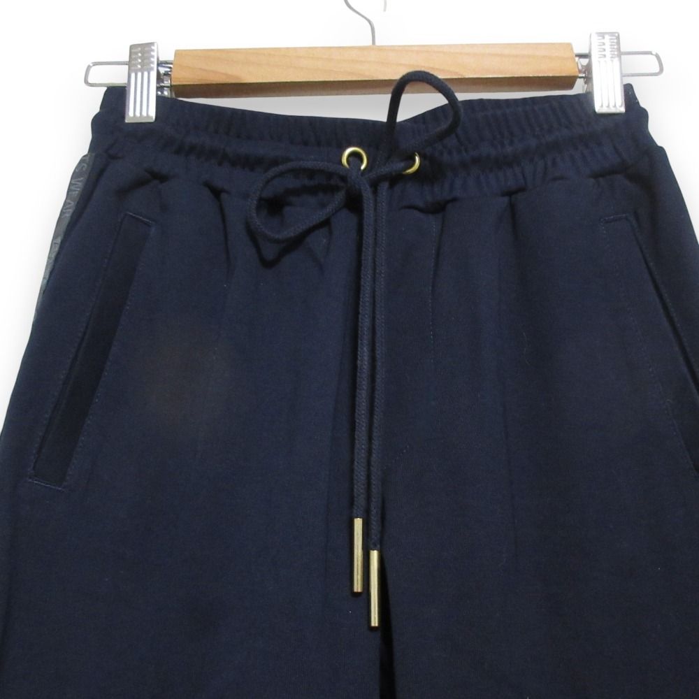 トラックパンツ