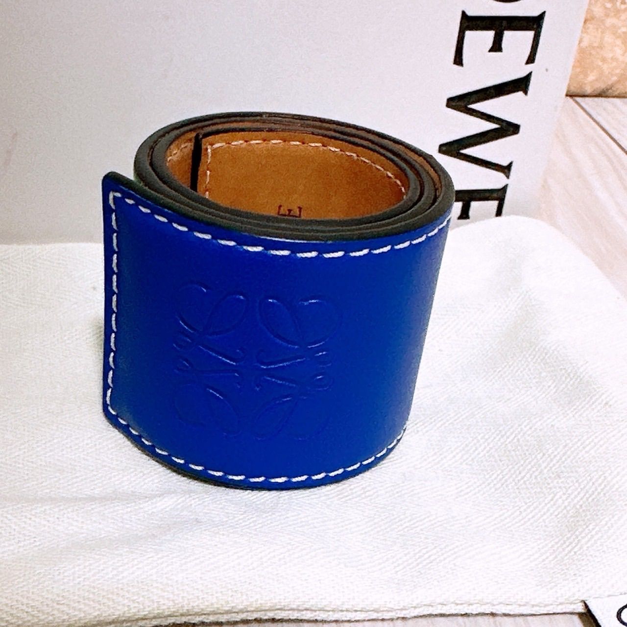 格安)LOEWE(ロエベ) スラップ ブレスレット バングル - メルカリ