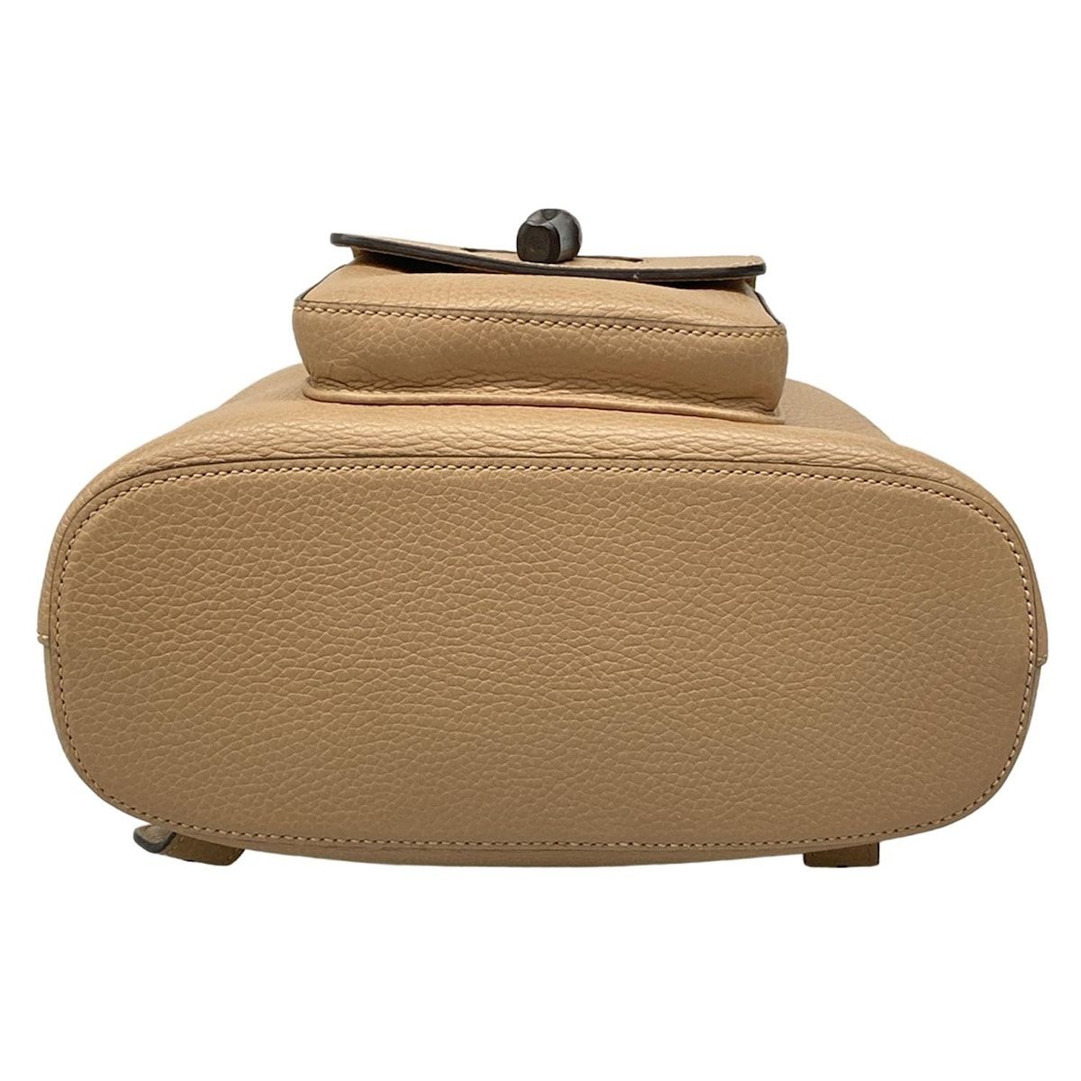 ベージュ レザー