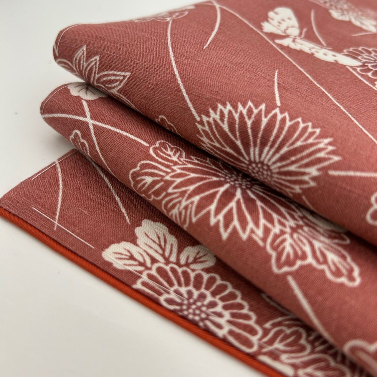 真綿紬 型染 蝶々に花 上品な加工 正絹 着物 MK-1174 - メルカリ