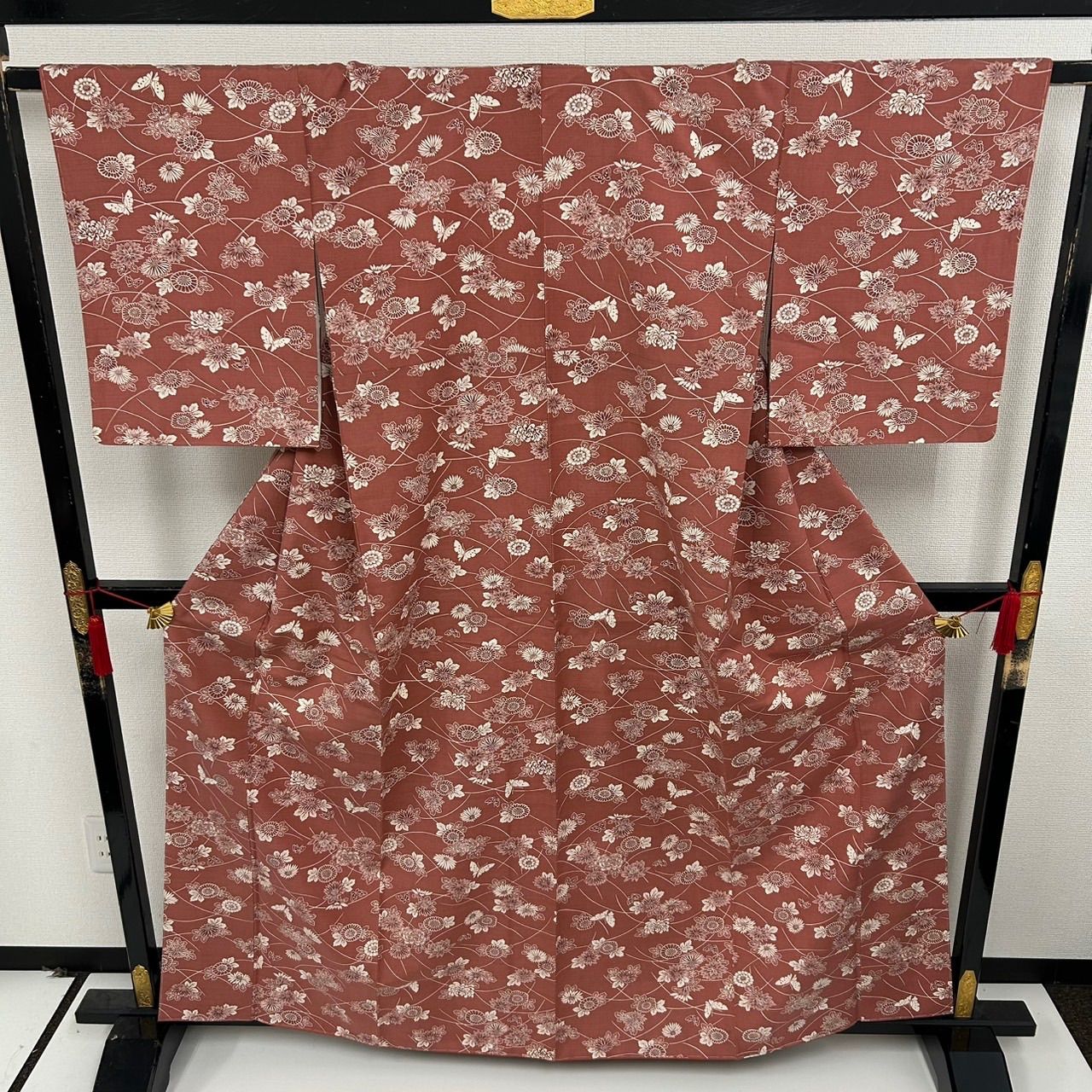 真綿紬 型染 蝶々に花 上品な加工 正絹 着物 MK-1174 - メルカリ