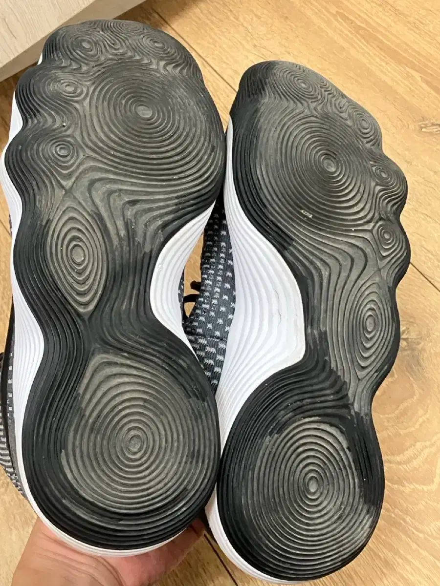 バスケシューズ