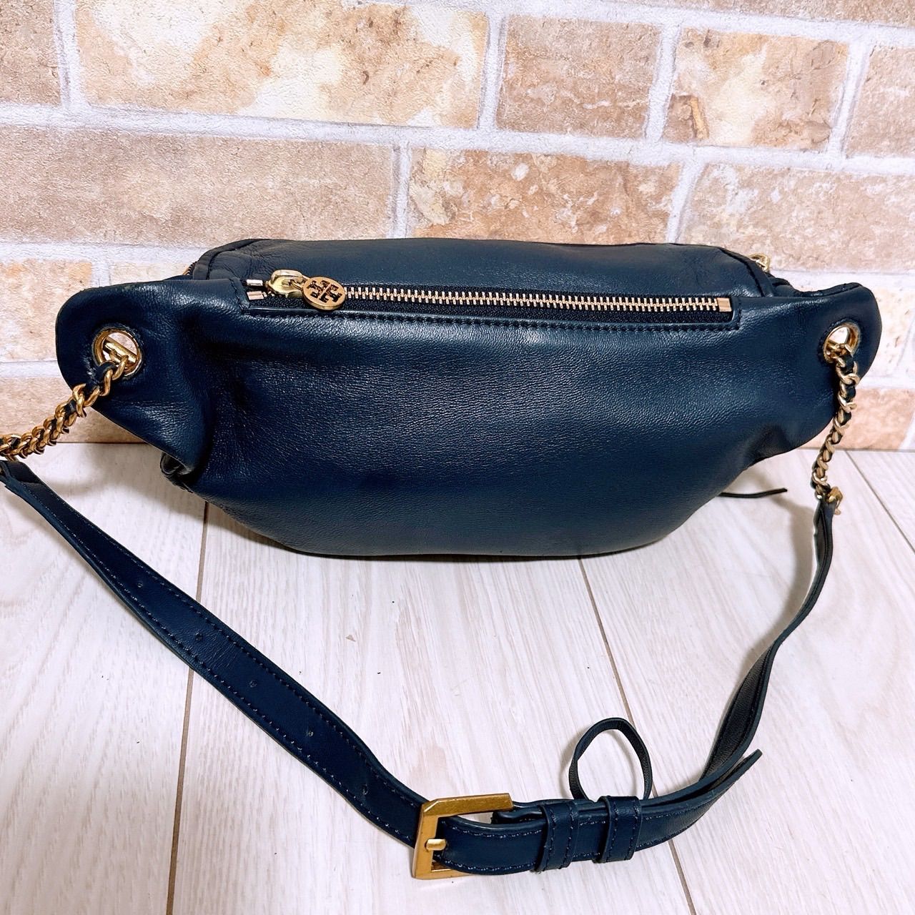 ほぼ未使用) TORY BURCH(トリーバーチ)ウエストポーチ ボディーバッグ