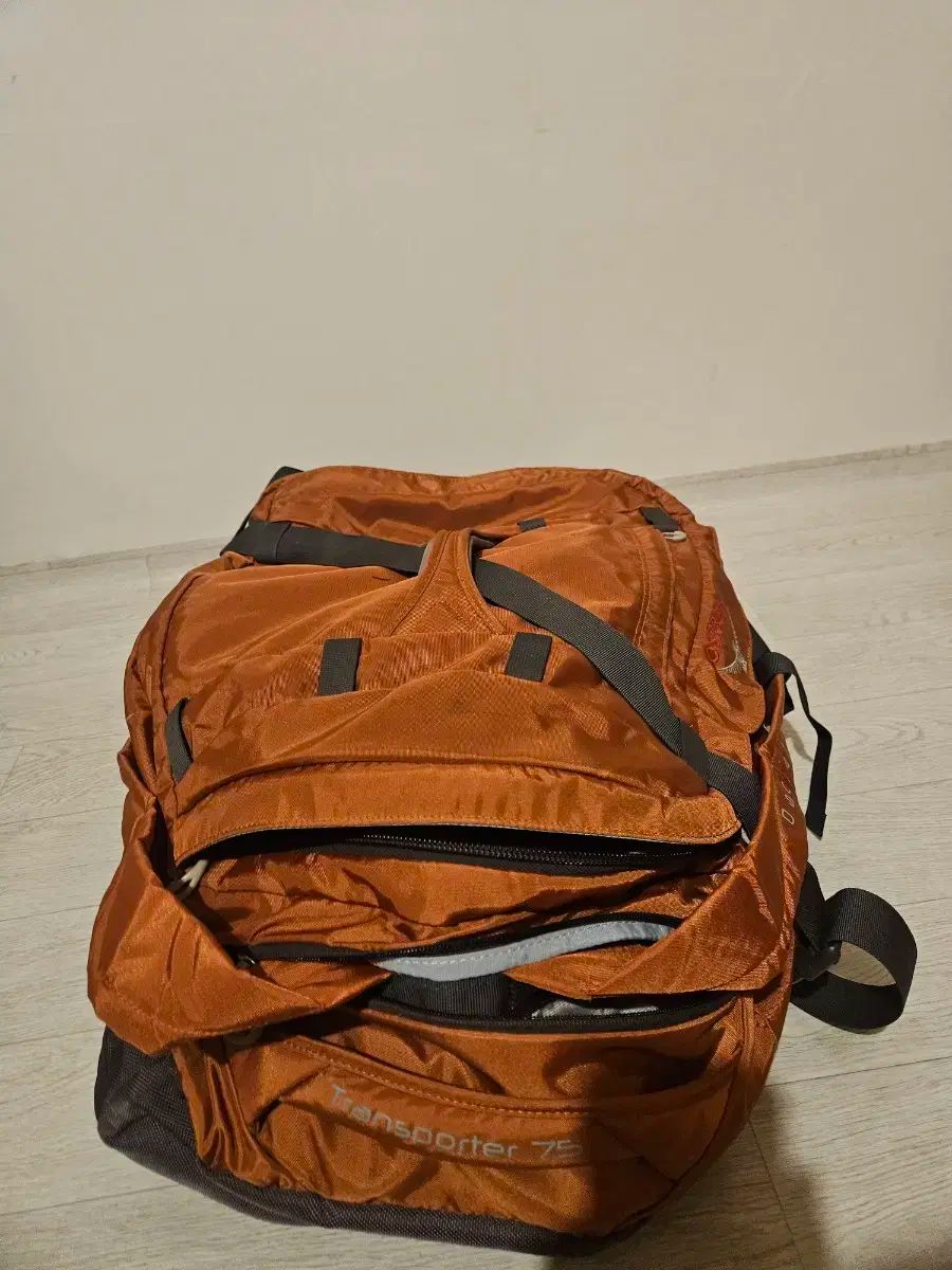 登山リュック オレンジ