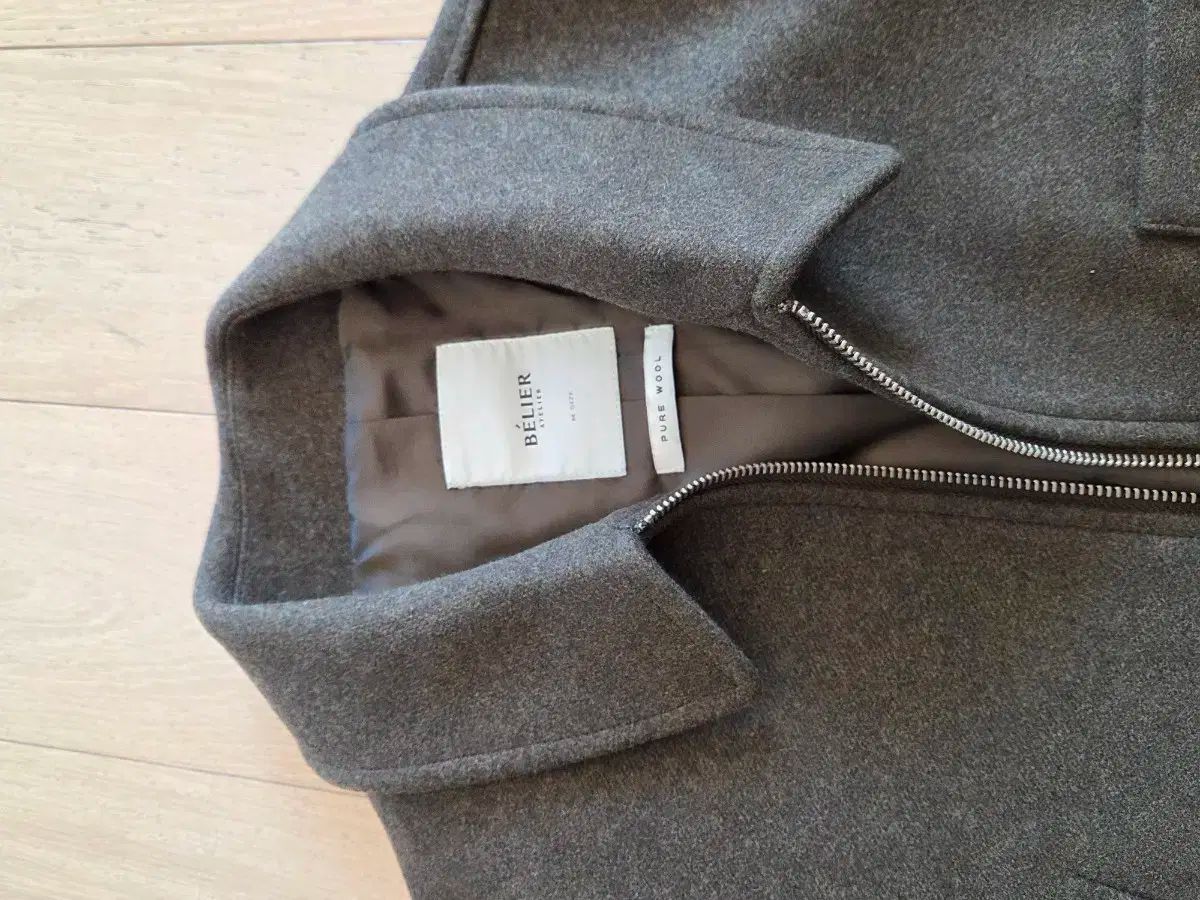 ベルリエ シティTシャツ ブラウン M サイズ