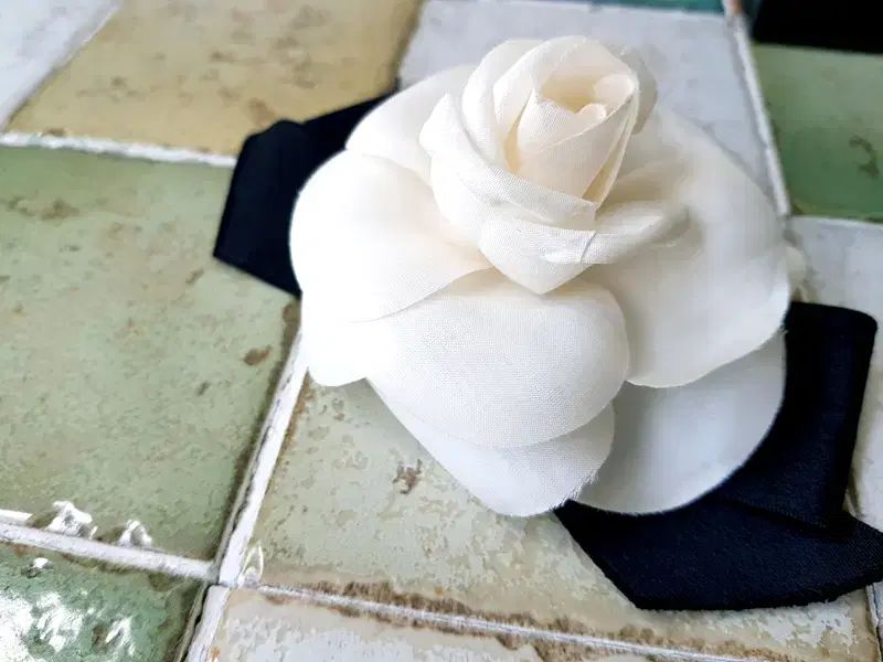 カメリア コサージュ