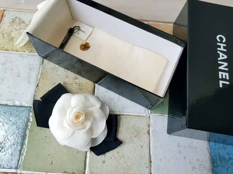 カメリア コサージュ