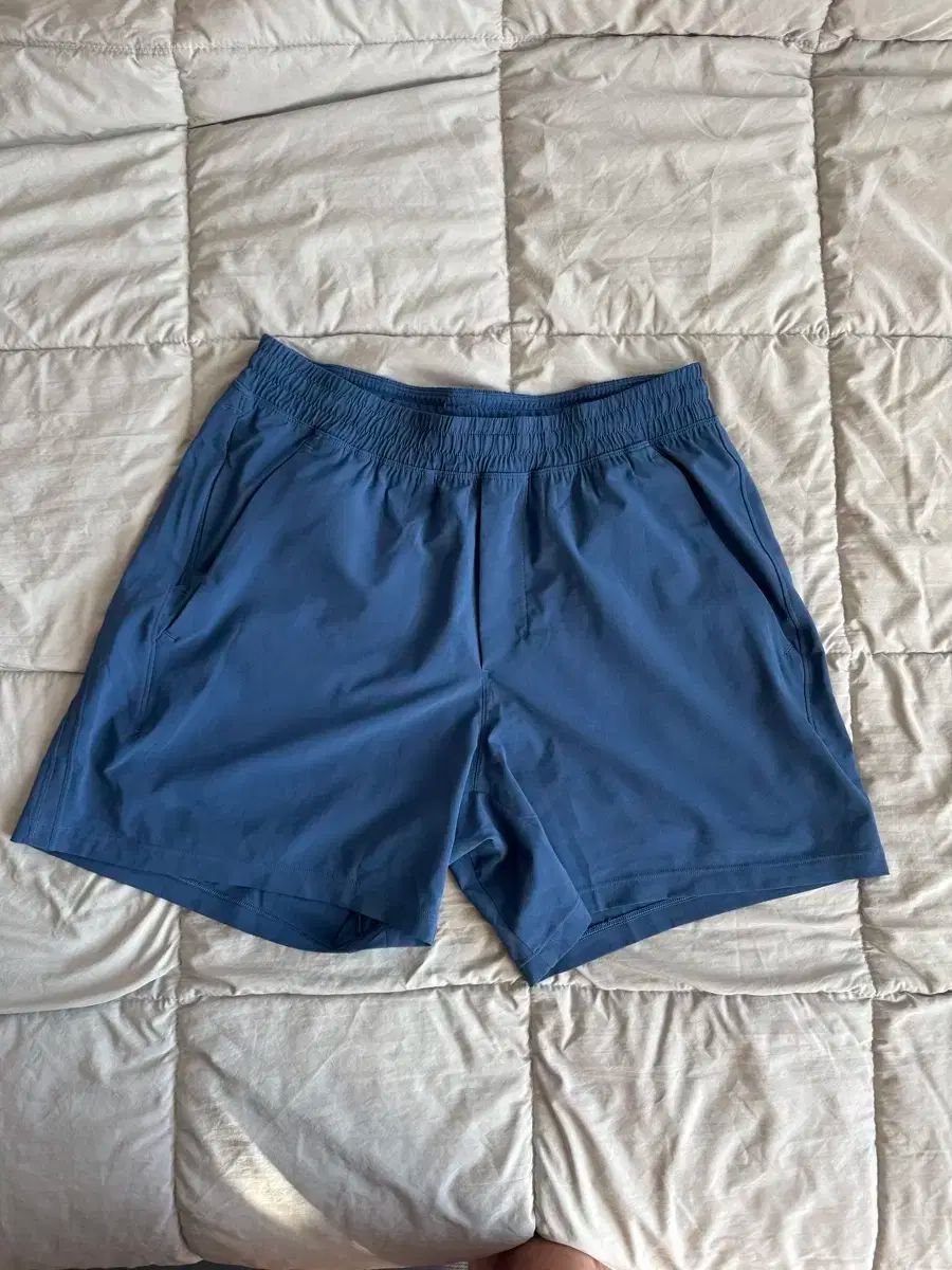 ルルレモン フェイス ブレーカー ライナーレス メンズ ハーフパンツ 5インチ