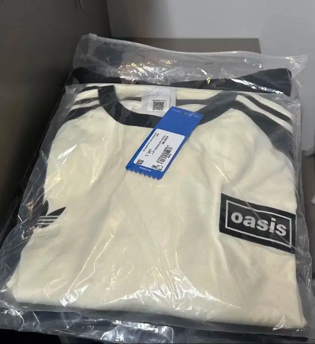 オアジス adidas ロングスリーブ クリーム Lサイズ