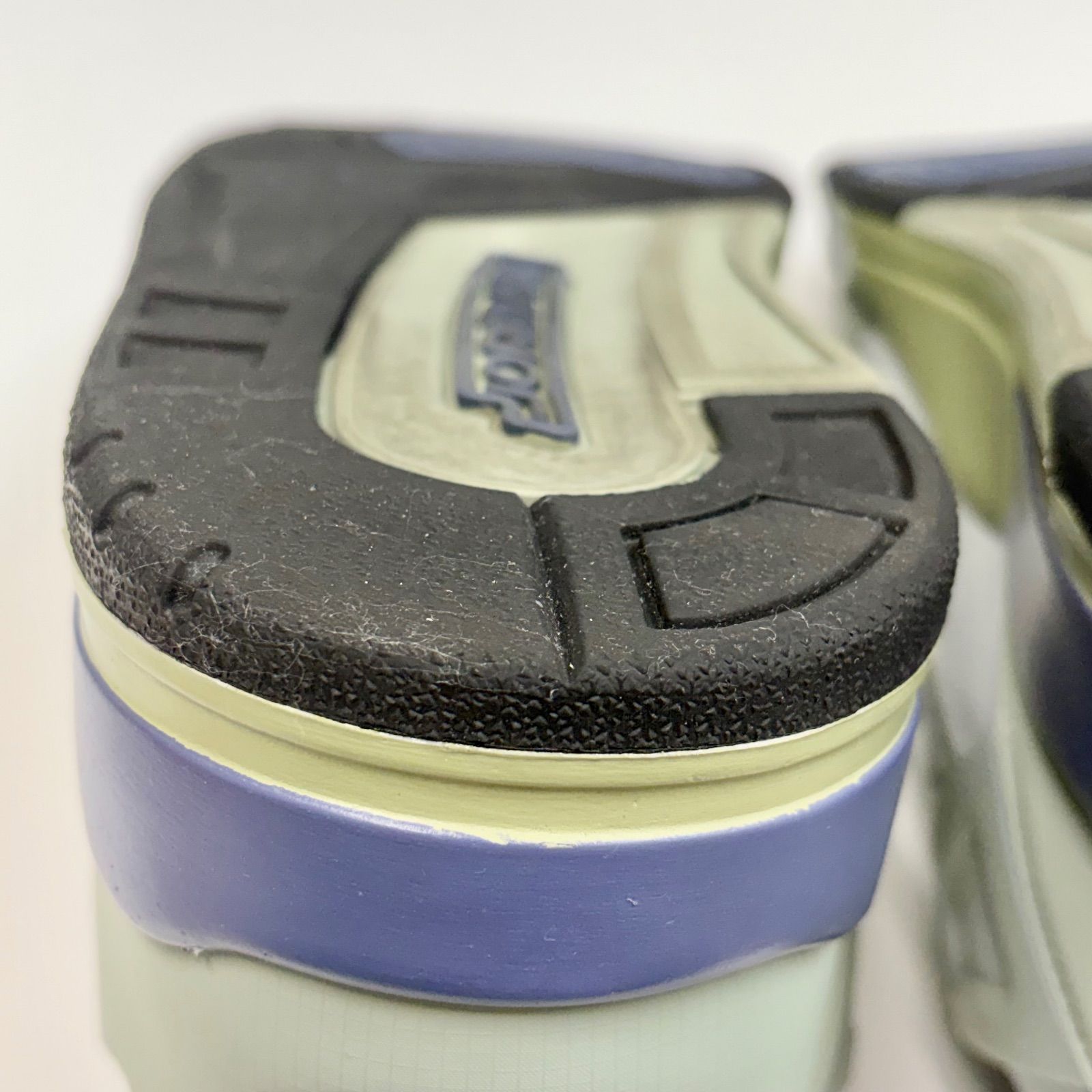 グレー×オリーブトーン