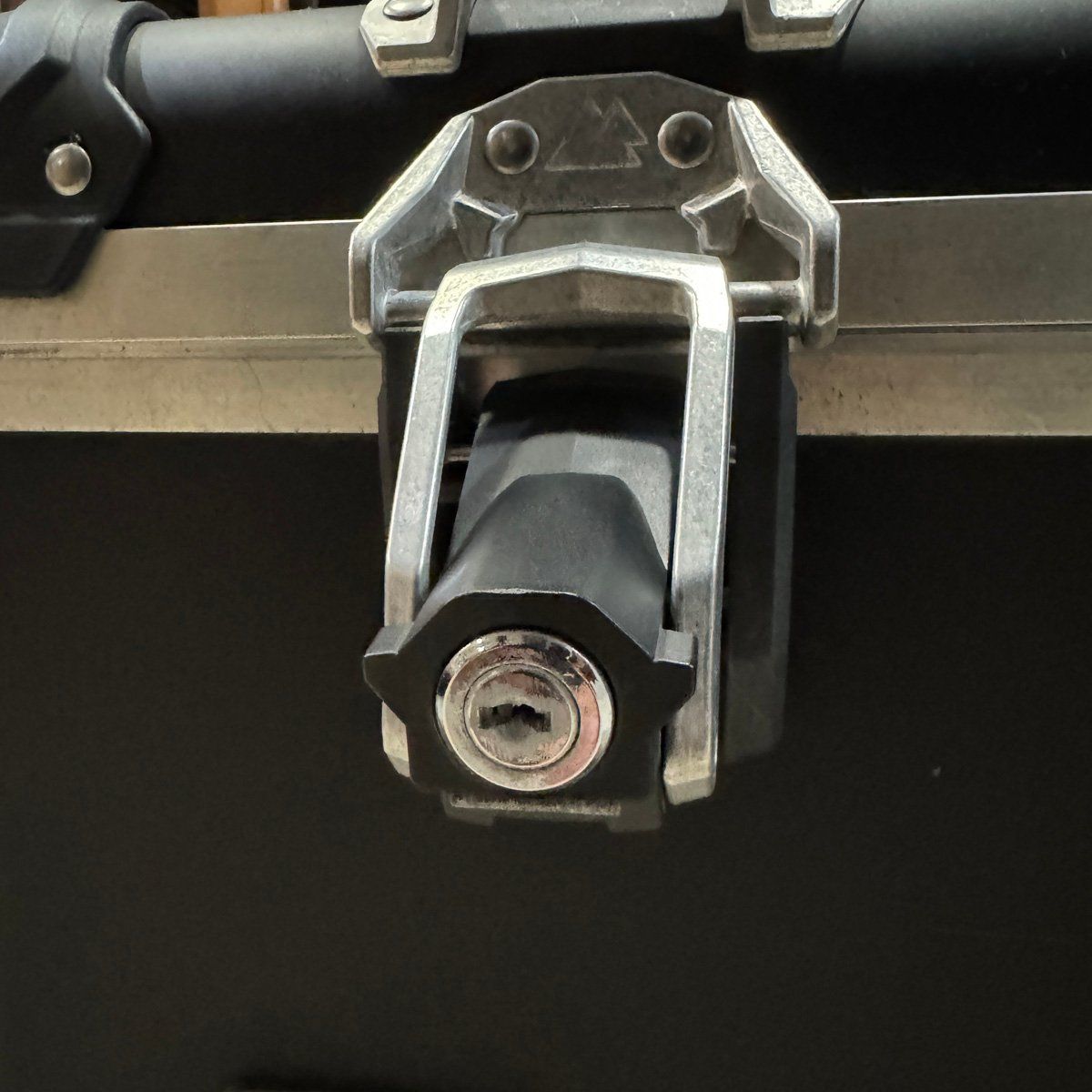 ツアラテック トップケース ZEGA EVO ブラック 鍵無し 大容量 ハンドル左右付き 72 L 使用感多め 札幌 速さ重視 チョッパースタイル