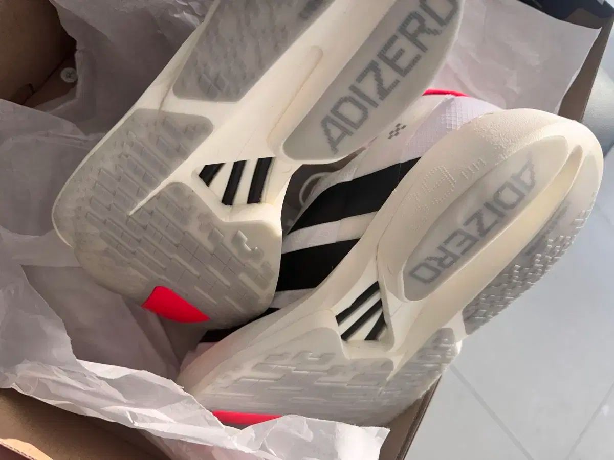 アディダス アディゼロ プロ4 白黒 265